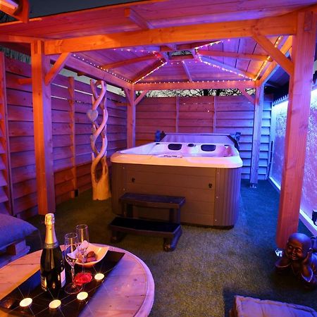 Lovina Chambre De Charme Avec Jaccuzi Velaux ภายนอก รูปภาพ
