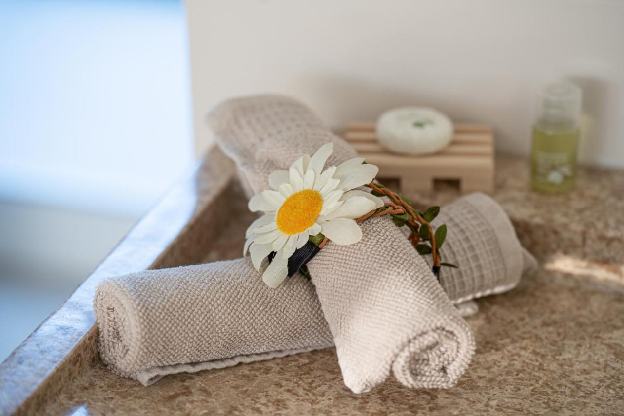 Lovina Chambre De Charme Avec Jaccuzi Velaux ภายนอก รูปภาพ