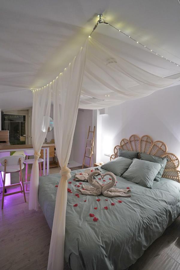 Lovina Chambre De Charme Avec Jaccuzi Velaux ภายนอก รูปภาพ