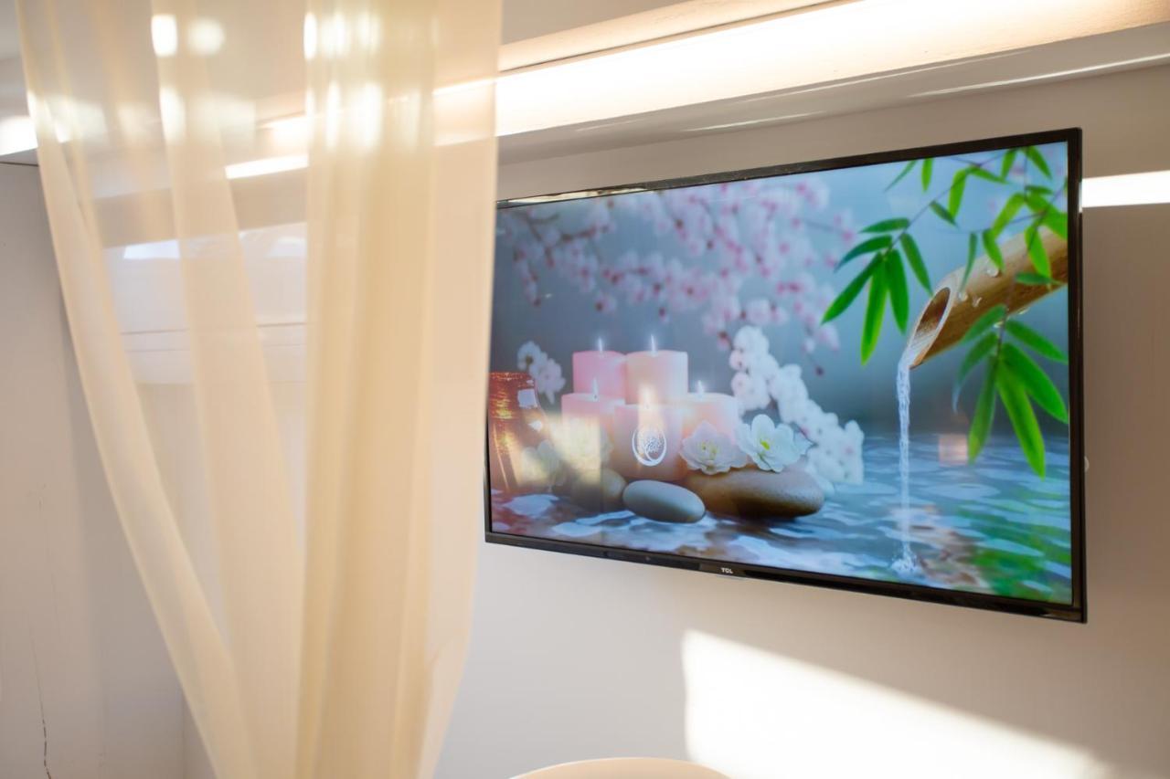Lovina Chambre De Charme Avec Jaccuzi Velaux ภายนอก รูปภาพ